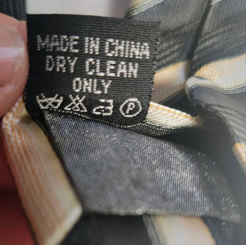 Retro Black and Gold Diagonal Striped Tie. New.. - Picture 6 of 7